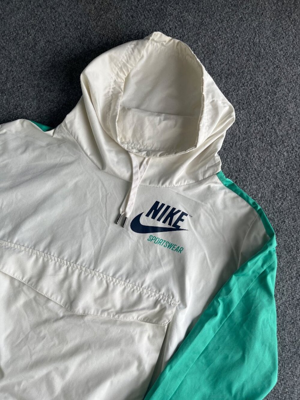 Nike Sportswear White & Green Hooded Windbreaker Jacket Med